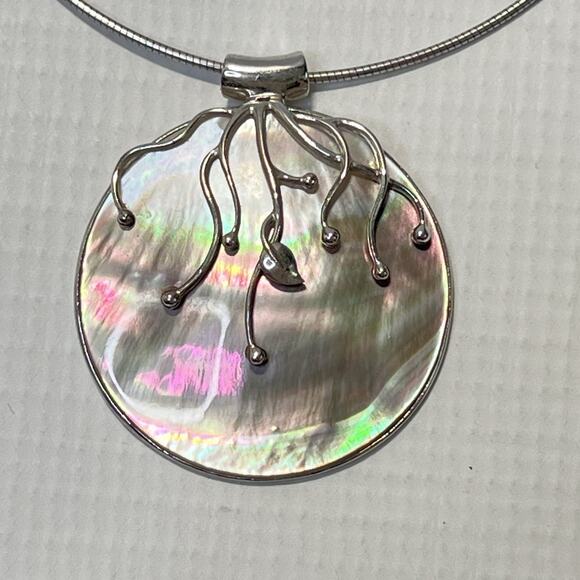 Sterling Silver 925 Round Mother of Pearl Pendant 18" Necklace - Picture 3 of 11